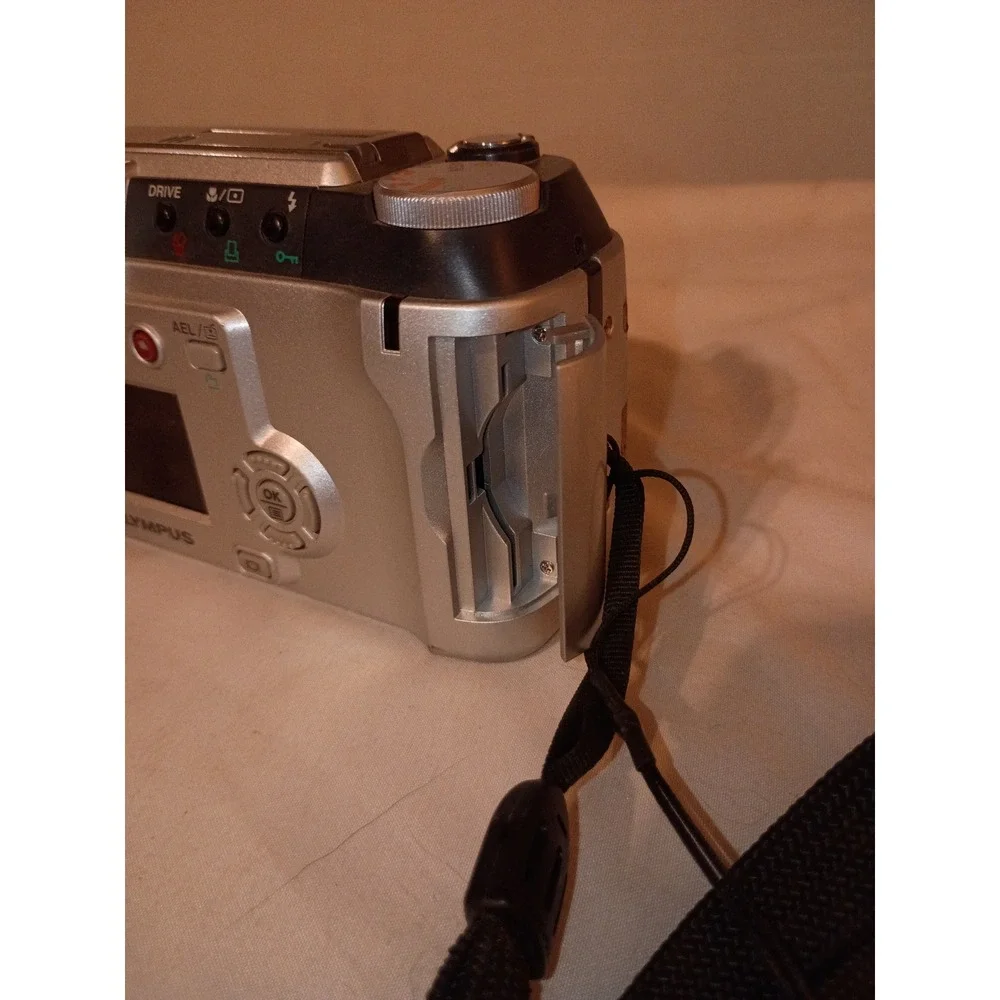 Olympus Camedia C-700 Ultra Zoom Digital Camera Silver 10x Optical Zoom Vintage